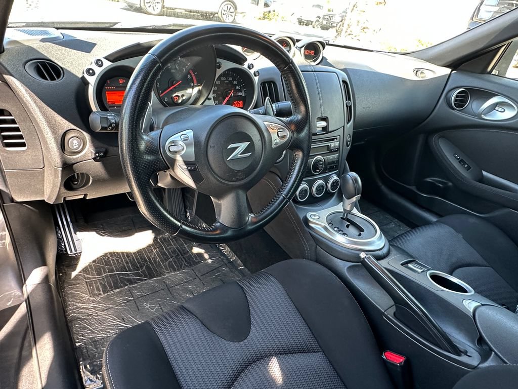 Used 2014 Nissan 370Z Roadster RWD image 20