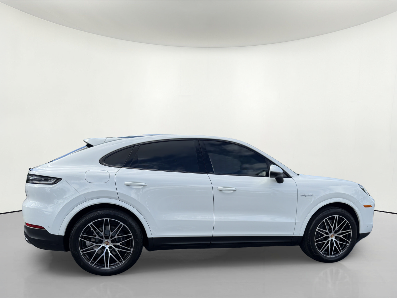 Certified 2025 Porsche Cayenne E-Hybrid Coupe AWD/4WD image 6