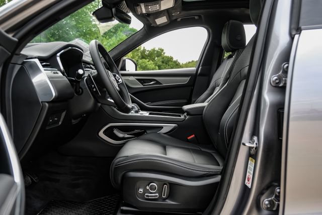 Used 2026 Jaguar F-PACE R-Dynamic S AWD/4WD image 3