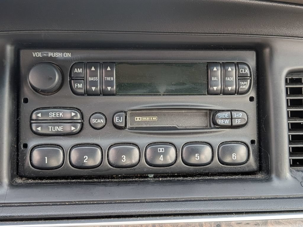 Used 1999 Ford Crown Victoria RWD image 21