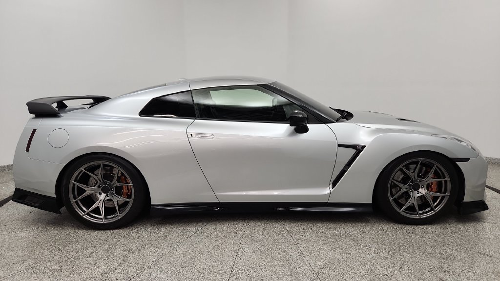 Used 2020 Nissan GT-R Premium AWD/4WD image 23