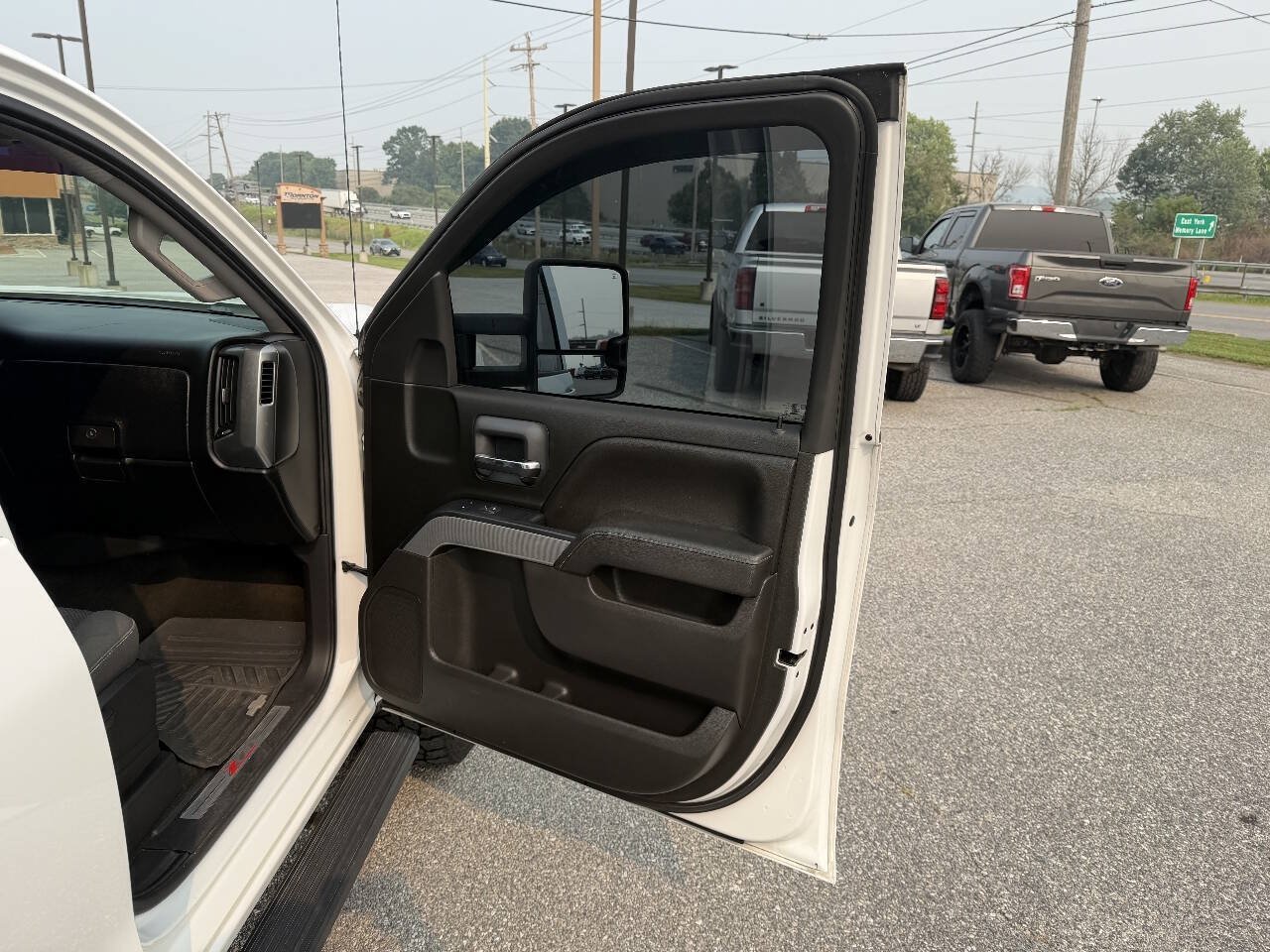 Used 2018 Chevrolet Silverado 1500 LT w/ LPO, Essentials Package AWD/4WD image 20