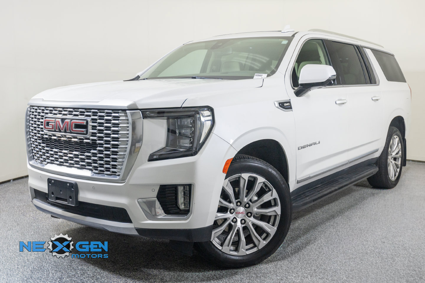 Used 2022 GMC Yukon XL Denali AWD/4WD image 11