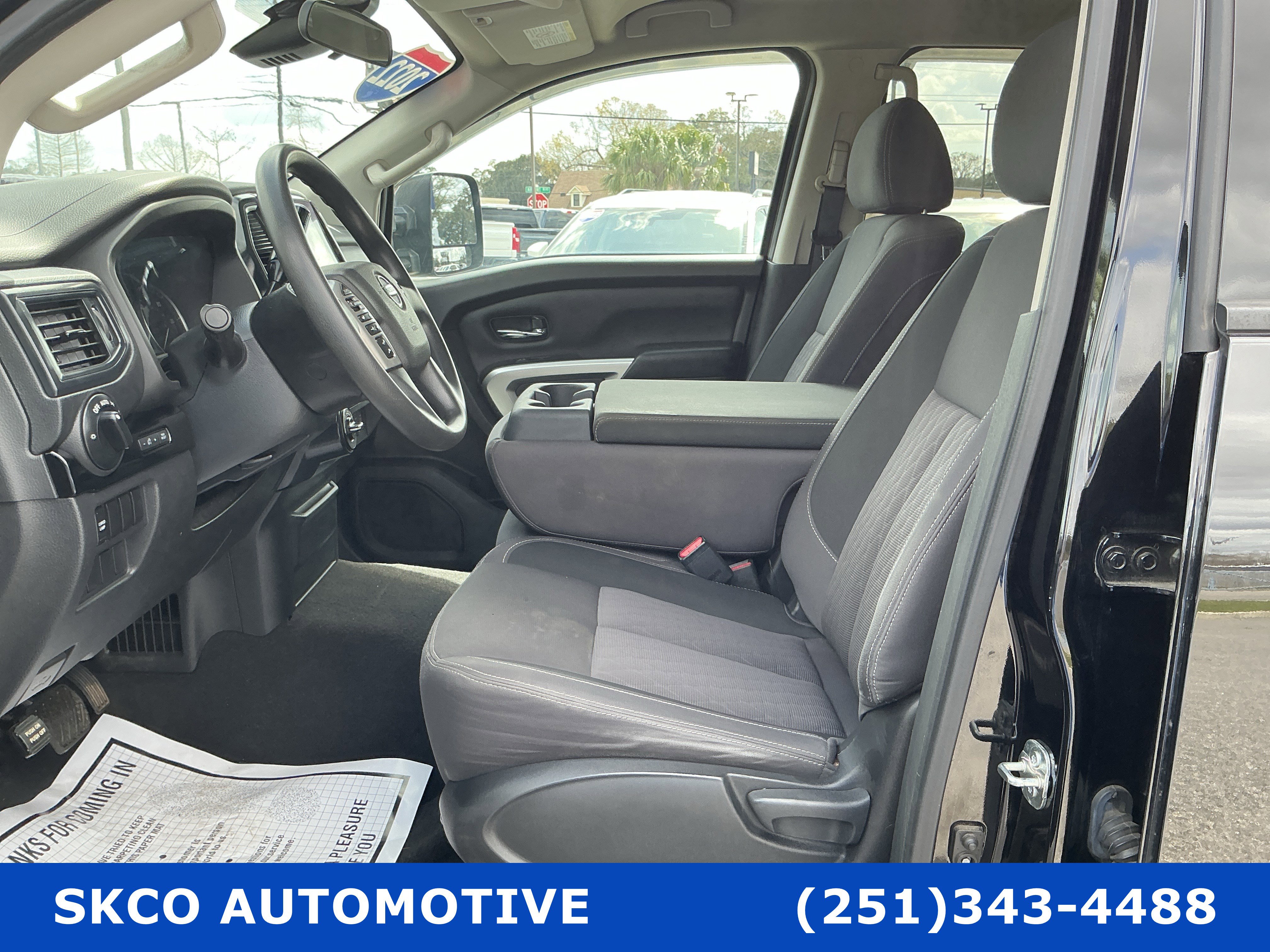 Used 2022 Nissan Titan SV image 11