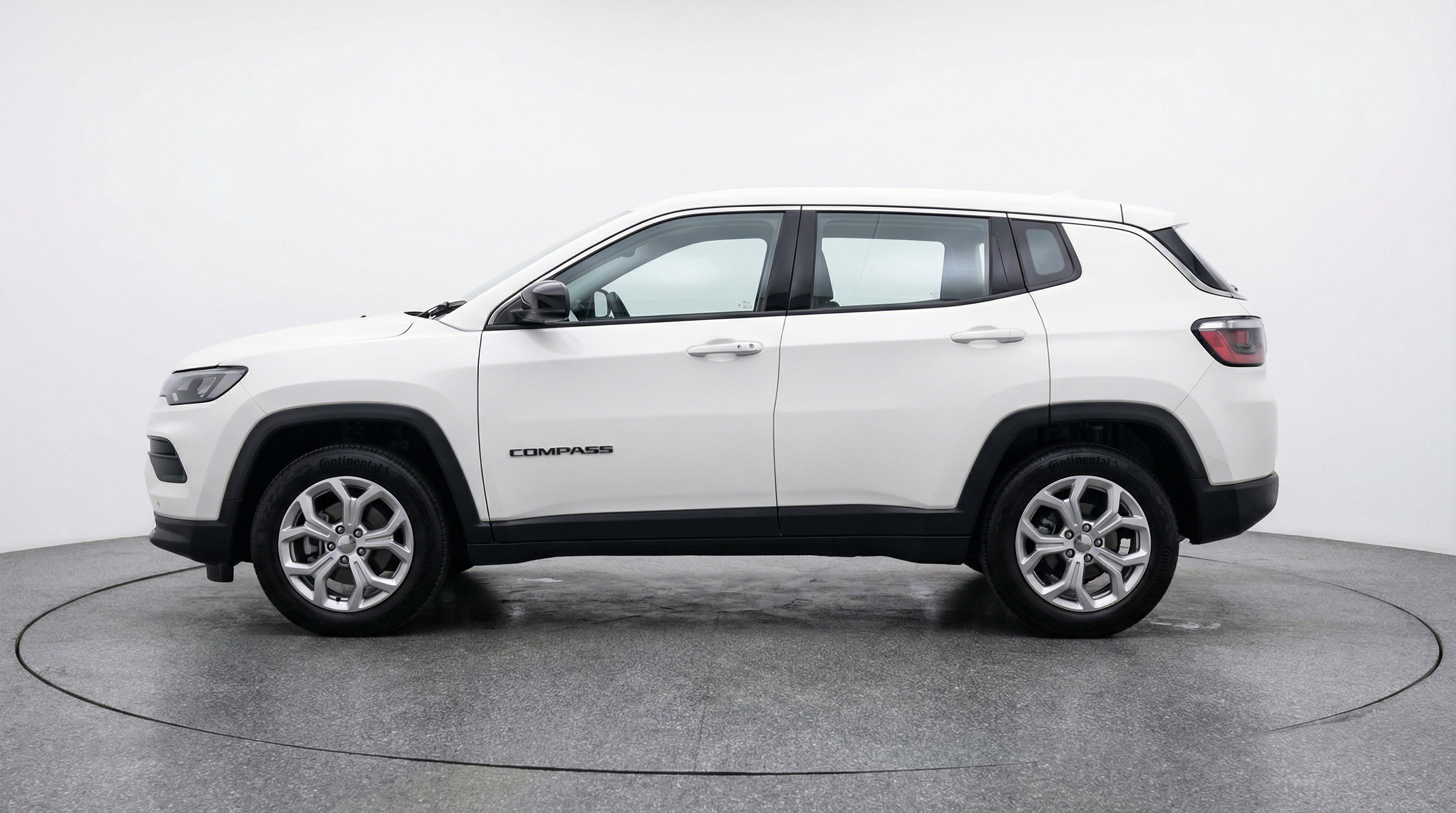 Used 2025 Jeep Compass Latitude AWD/4WD image 5