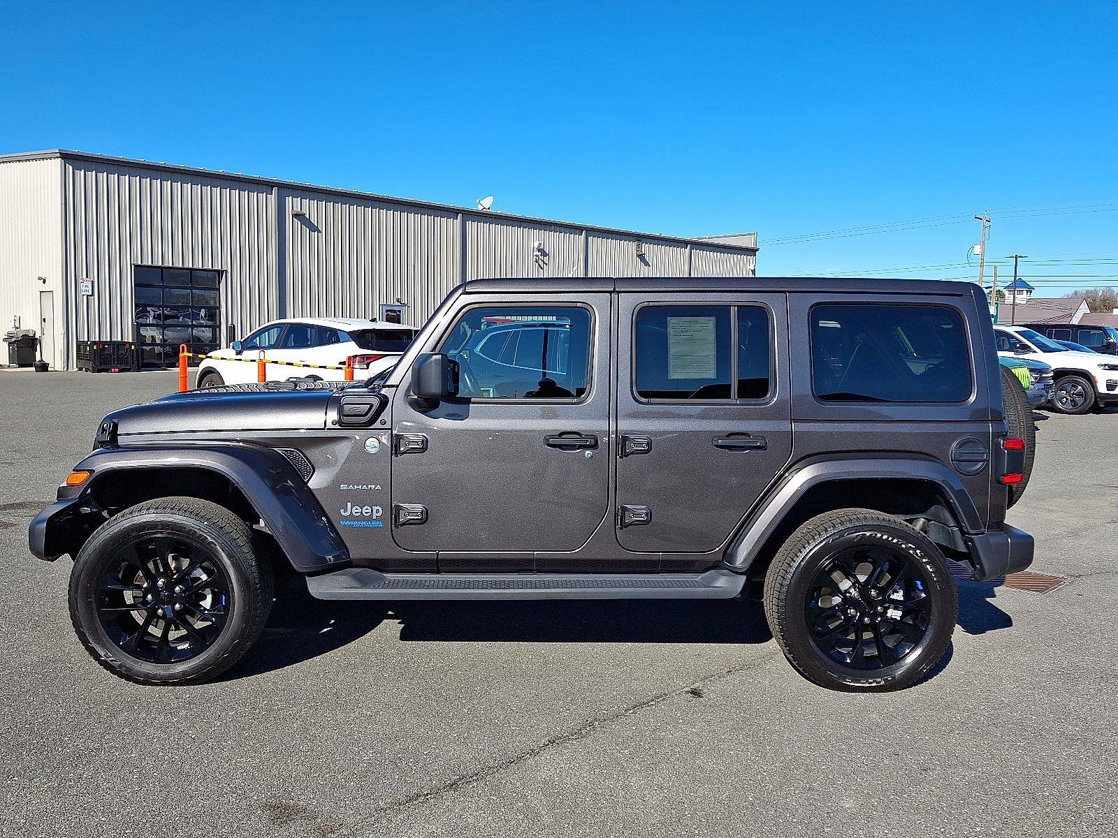 Used 2022 Jeep Wrangler Unlimited Sahara w/ Cold Weather Group image 8