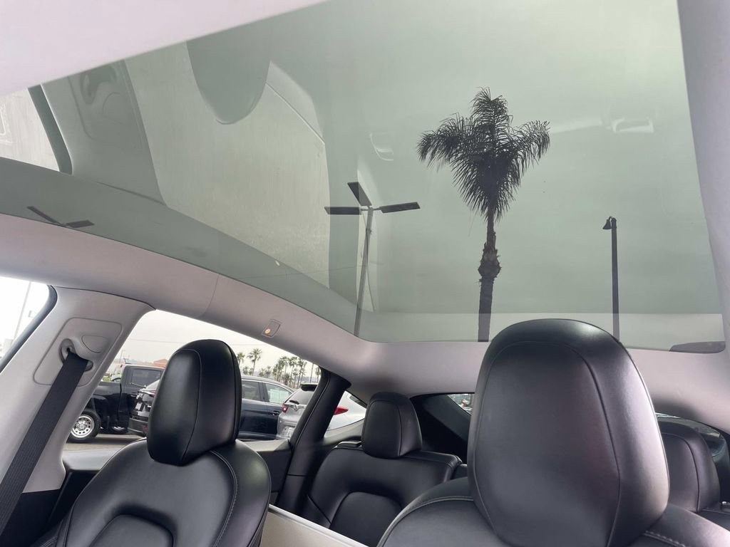 Used 2020 Tesla Model Y Long Range image 7