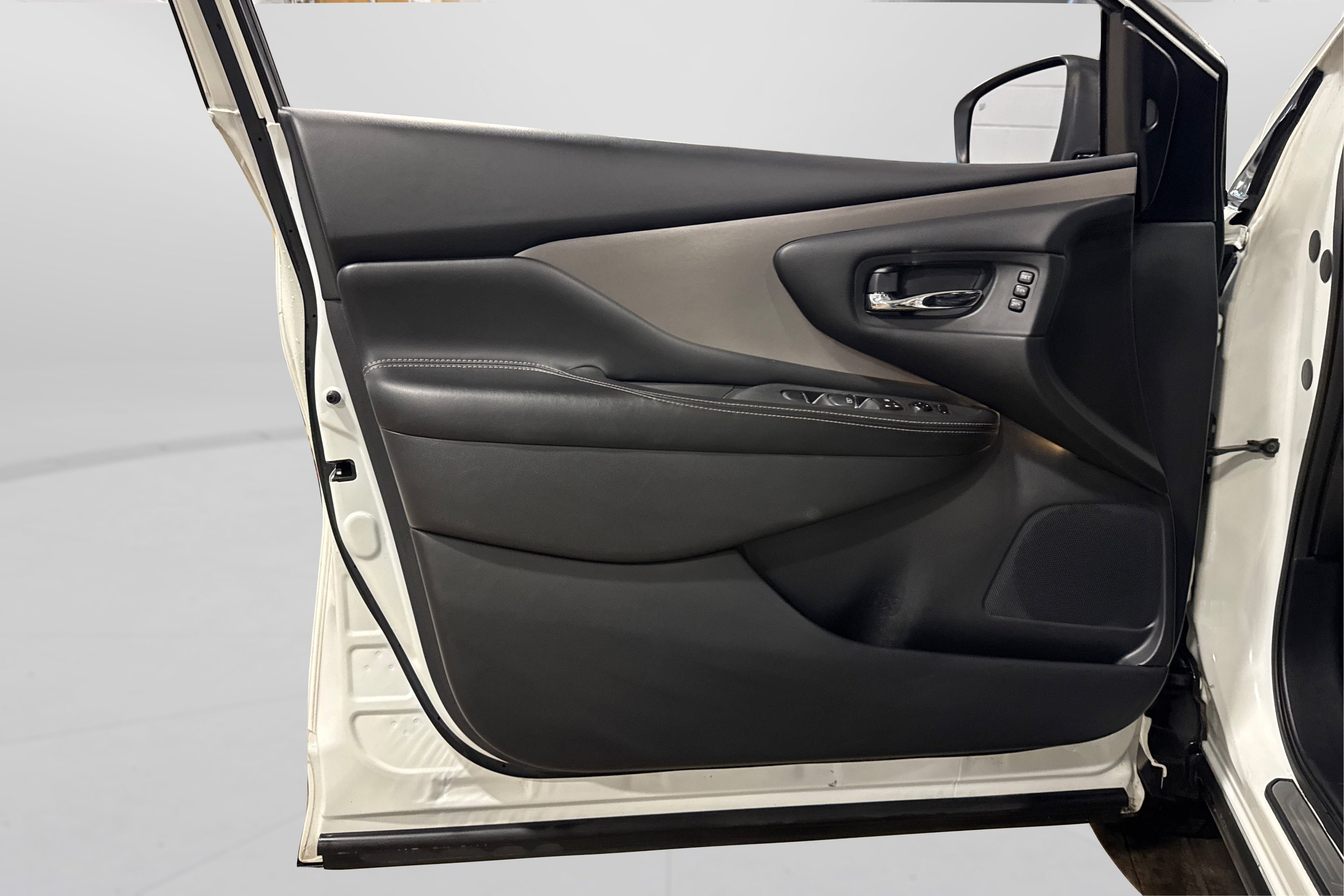 Used 2023 Nissan Murano SL AWD/4WD image 15