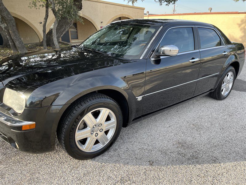 Used 2005 Chrysler 300 C w/ Protection Group II image 3