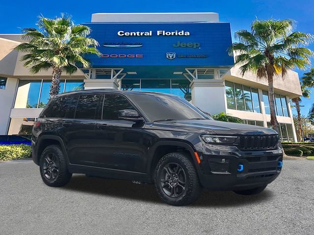 Certified 2025 Jeep Grand Cherokee Trailhawk w/ Advanced Protech Group II AWD/4WD image 2