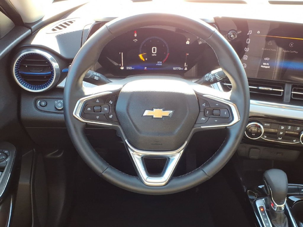 Used 2024 Chevrolet Trax LT w/ Driver Confidence Package FWD image 12