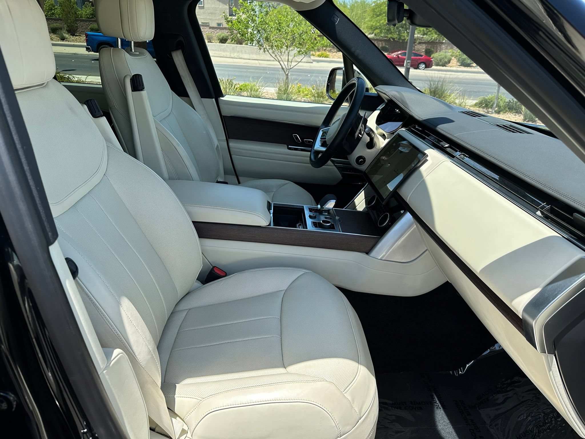 Used 2023 Land Rover Range Rover SE AWD/4WD image 3