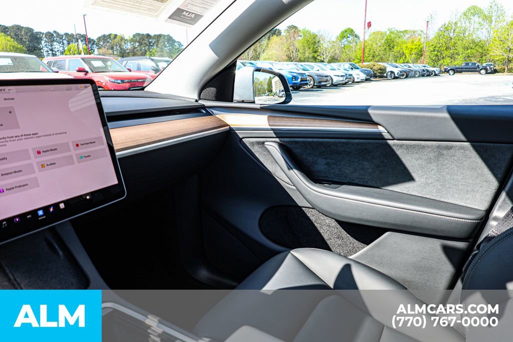 Used 2025 Tesla Model Y Long Range image 41