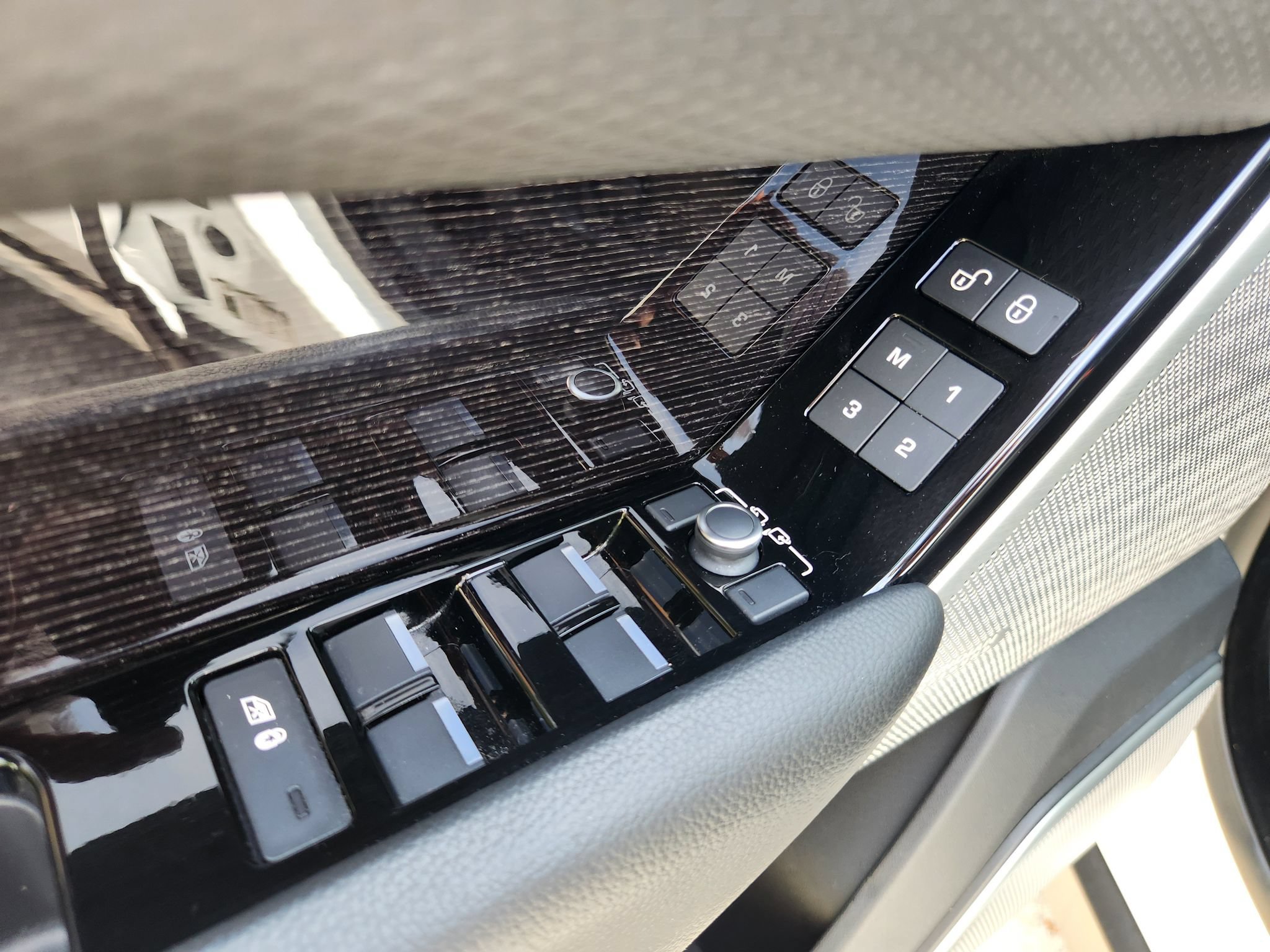Used 2020 Land Rover Range Rover Velar S AWD/4WD image 19