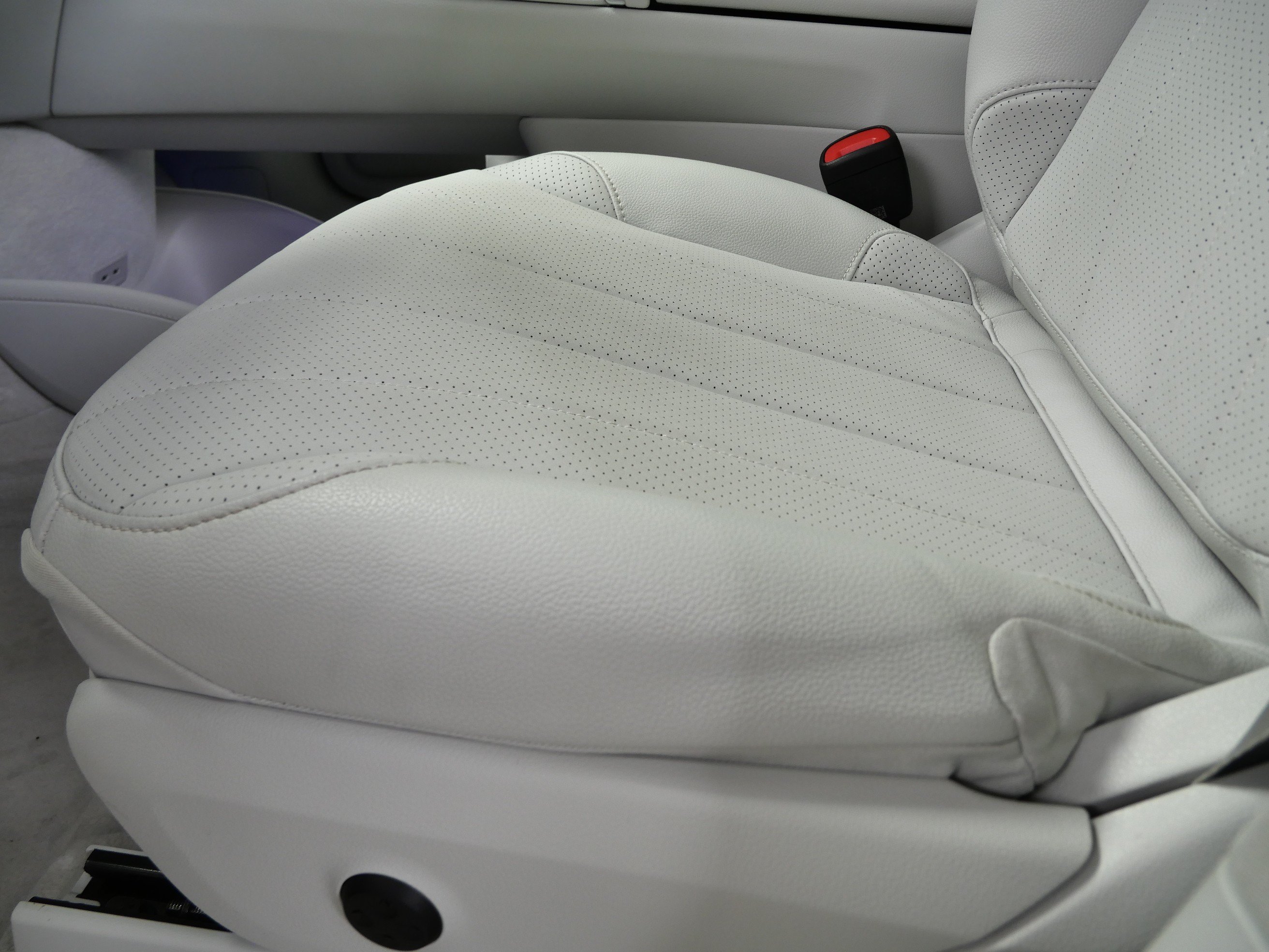 Certified 2023 Mercedes-Benz EQE 350+ 4MATIC SUV w/ Exclusive Trim Package image 18