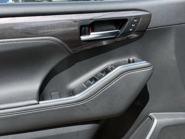 Used 2023 Toyota Highlander Limited FWD image 27