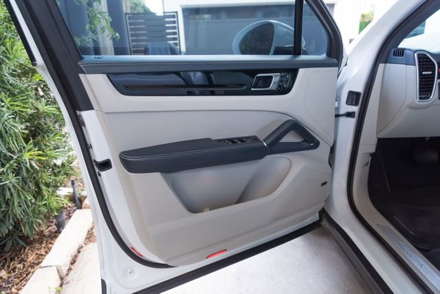 Used 2021 Porsche Cayenne E-Hybrid image 16