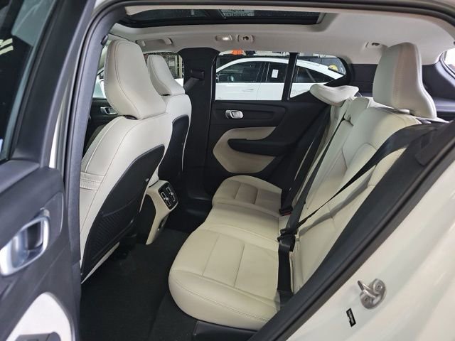 Used 2023 Volvo XC40 B5 Plus w/ Protection Package Premier AWD/4WD image 12