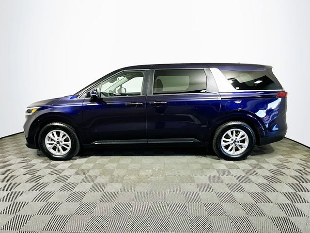Used 2024 Kia Carnival LX image 5