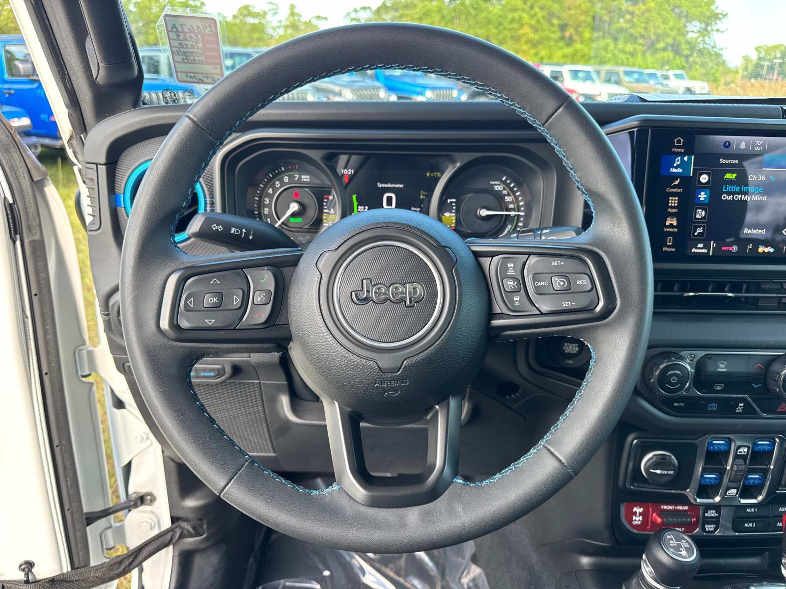 Used 2024 Jeep Wrangler Unlimited Rubicon 4xe image 32