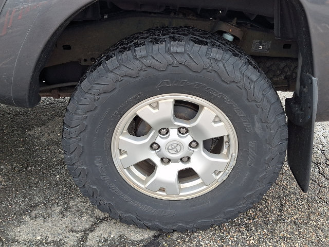 Used 2011 Toyota Tacoma 4x4 Access Cab V6 w/ TRD Off-Road Pkg image 5