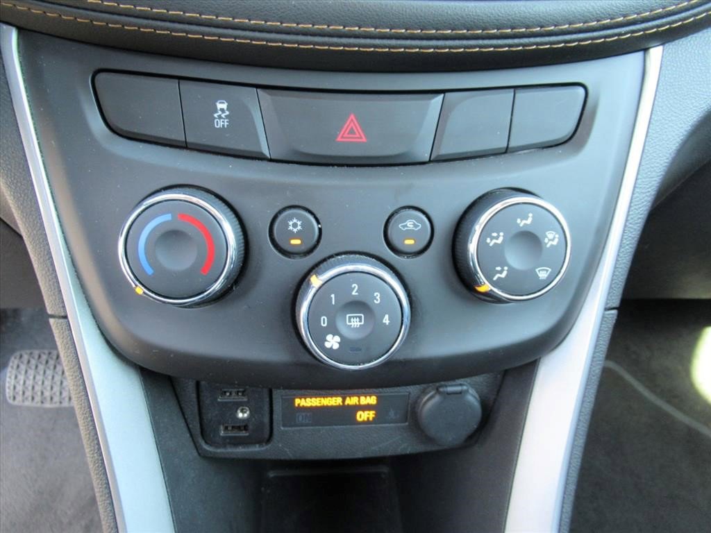 Certified 2022 Chevrolet Trax LT w/ LT Convenience Package image 24