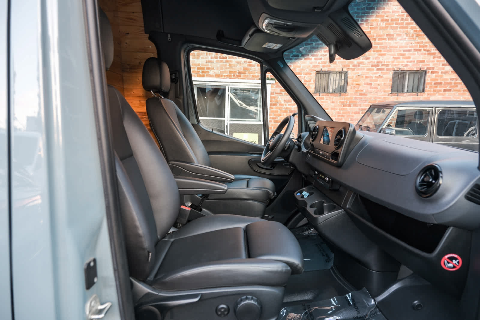 Used 2024 Mercedes-Benz Sprinter 2500 w/ Acoustic Package image 39