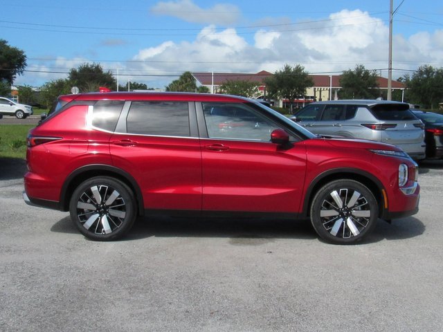 New 2025 Mitsubishi Outlander SE image 2