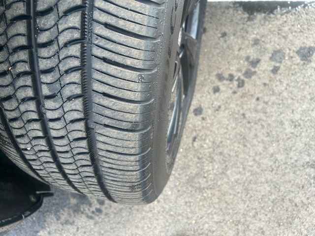 Used 2021 Buick Envision Essence w/ Technology Package I image 4