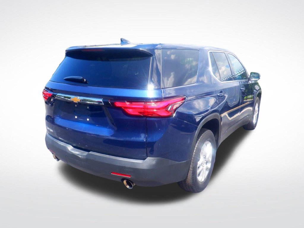 Used 2023 Chevrolet Traverse LS w/ Safety Package FWD image 7