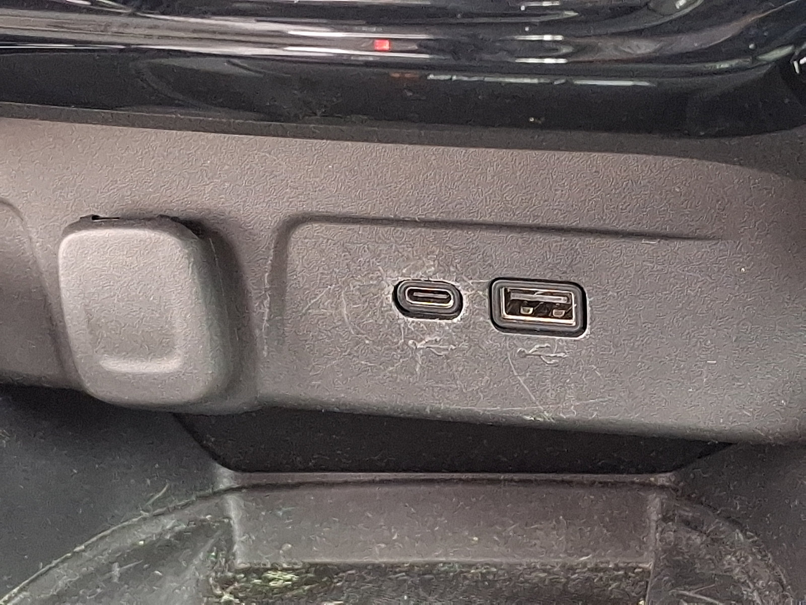 Used 2024 Chevrolet Trax LT w/ Sunroof Package FWD image 23