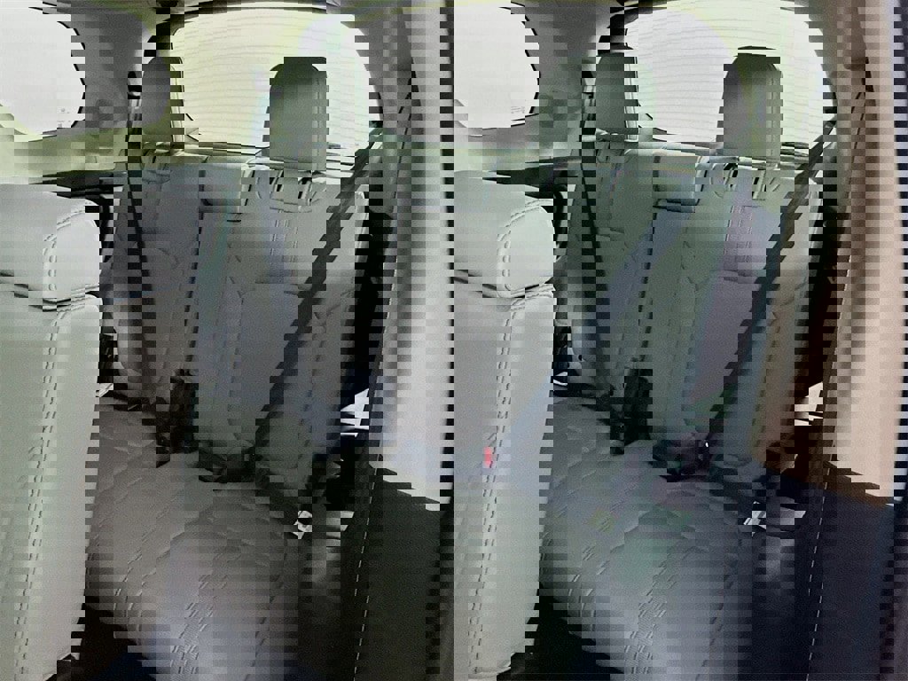 New 2025 Honda Pilot Touring image 32