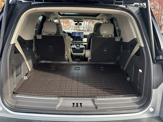 Used 2022 Lincoln Navigator Reserve image 6
