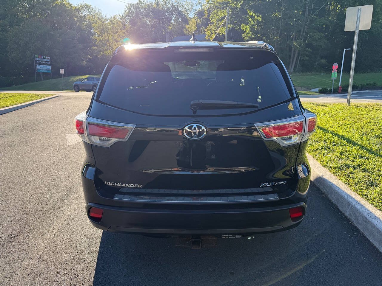 Used 2015 Toyota Highlander XLE AWD/4WD image 4