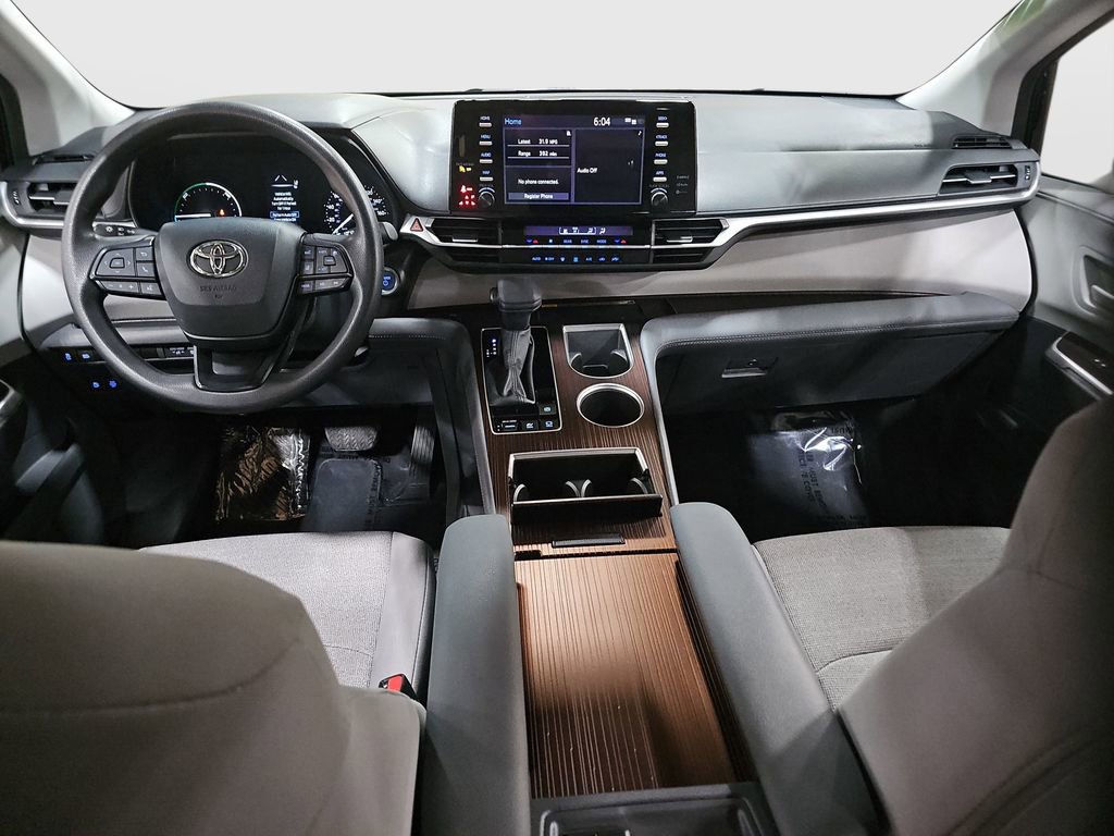 Certified 2024 Toyota Sienna LE image 19