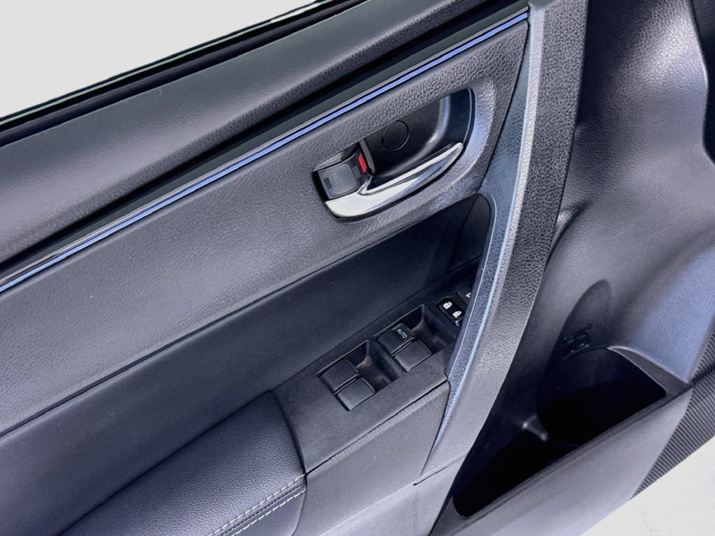 Used 2018 Toyota Corolla SE w/ Carpet Mat Package (TMS) FWD image 23