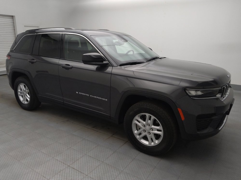 Used 2023 Jeep Grand Cherokee Laredo w/ Luxury Tech Group I AWD/4WD image 11