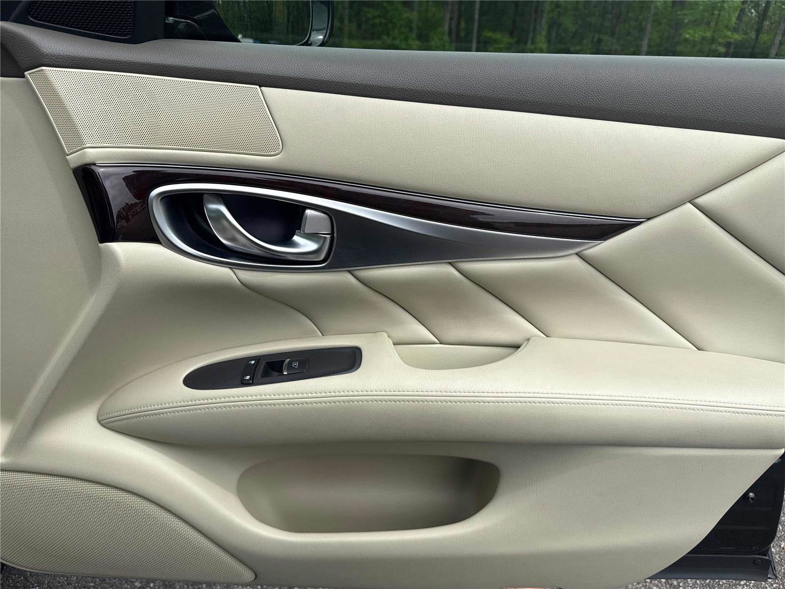 Used 2015 INFINITI Q70 3.7 w/ Technology Package image 25