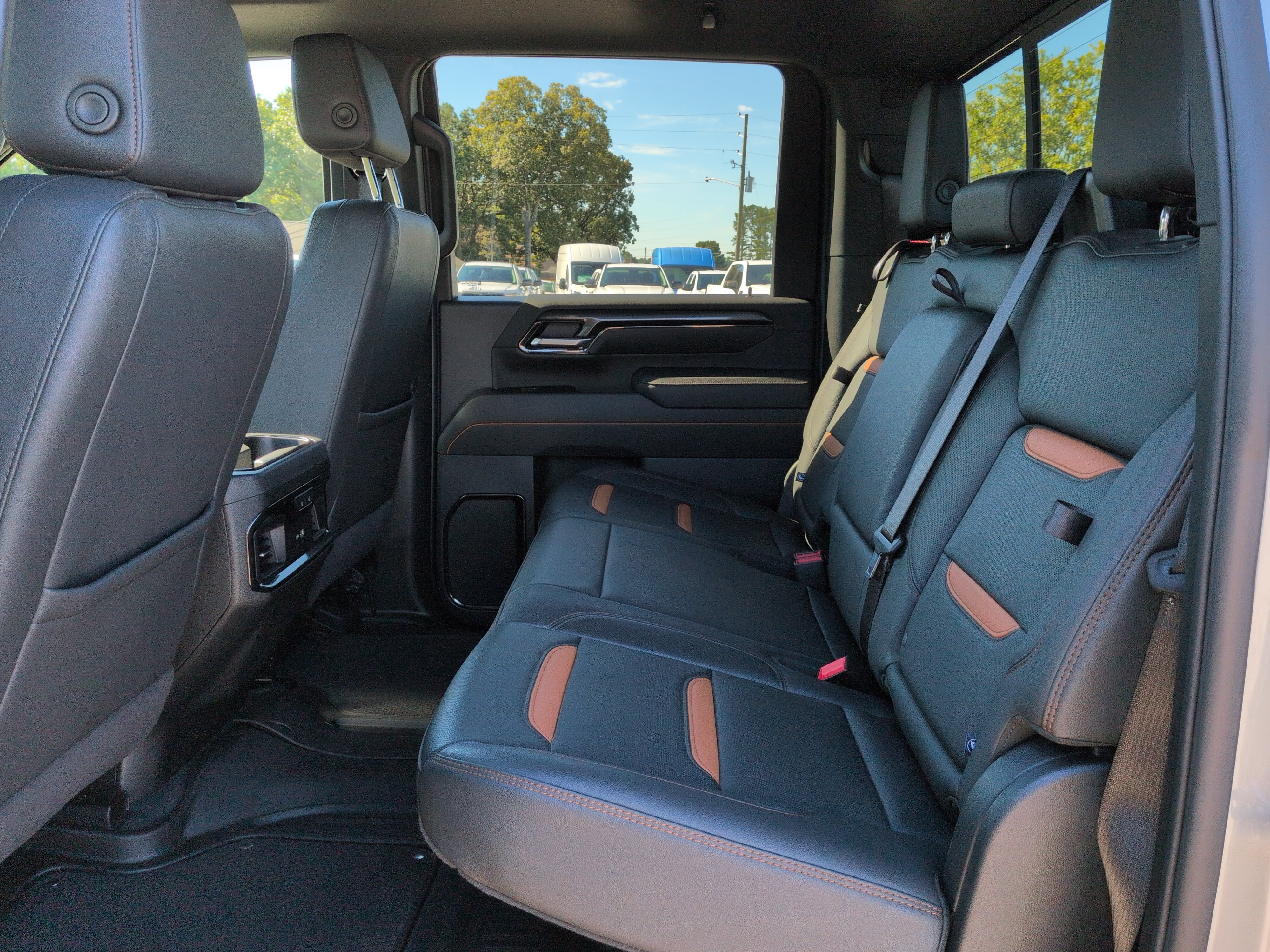 Used 2025 GMC Sierra 2500 AT4 w/ AT4 Premium Plus Package AWD/4WD image 12