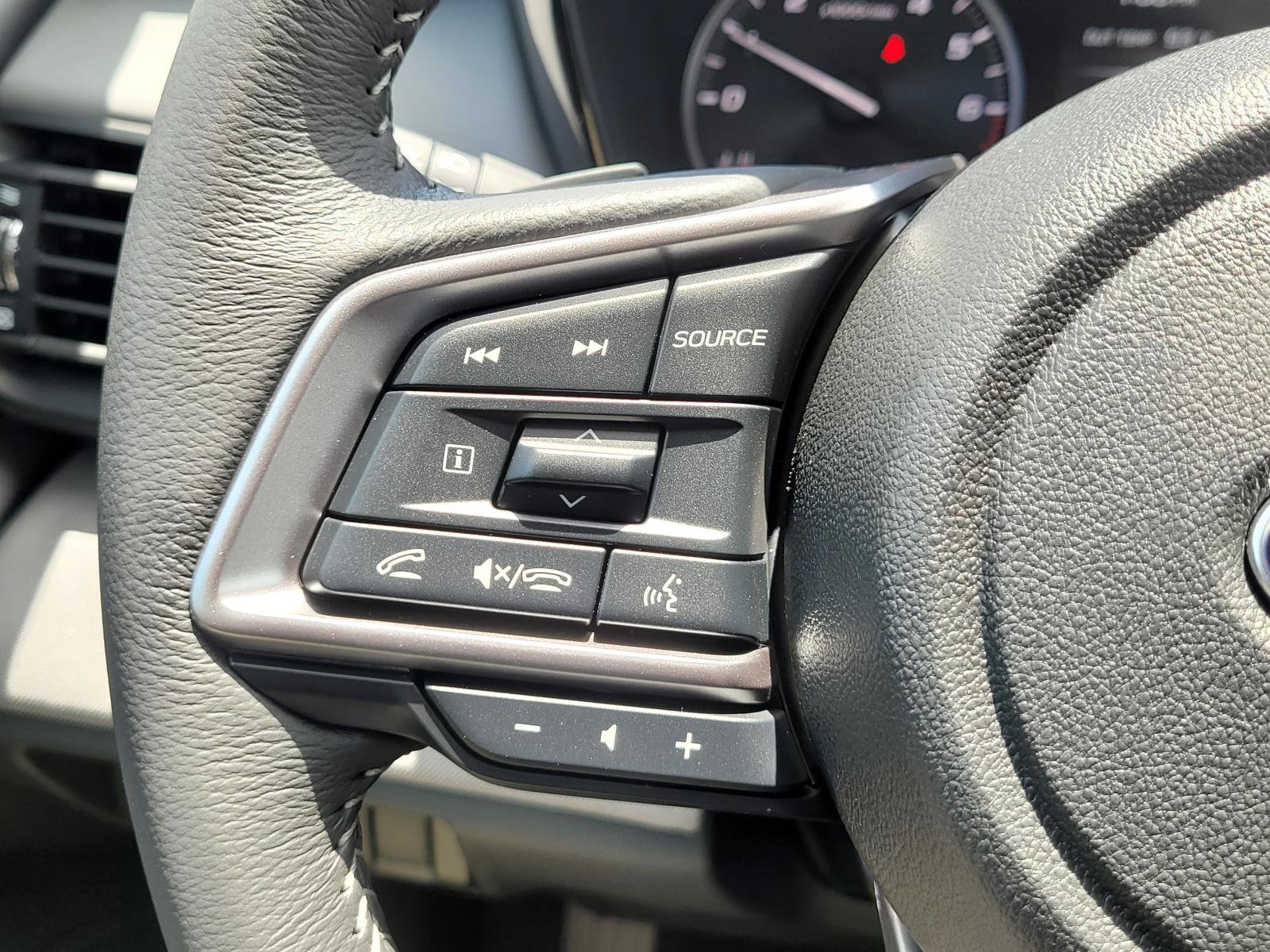 Used 2025 Subaru Legacy Premium AWD/4WD image 8