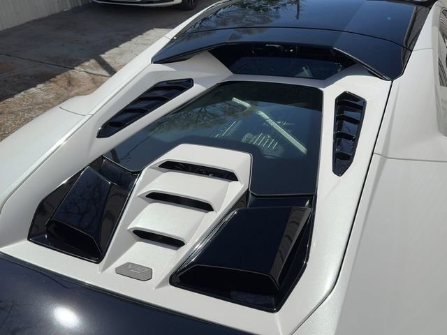 Used 2023 Lamborghini Huracan Tecnica image 7