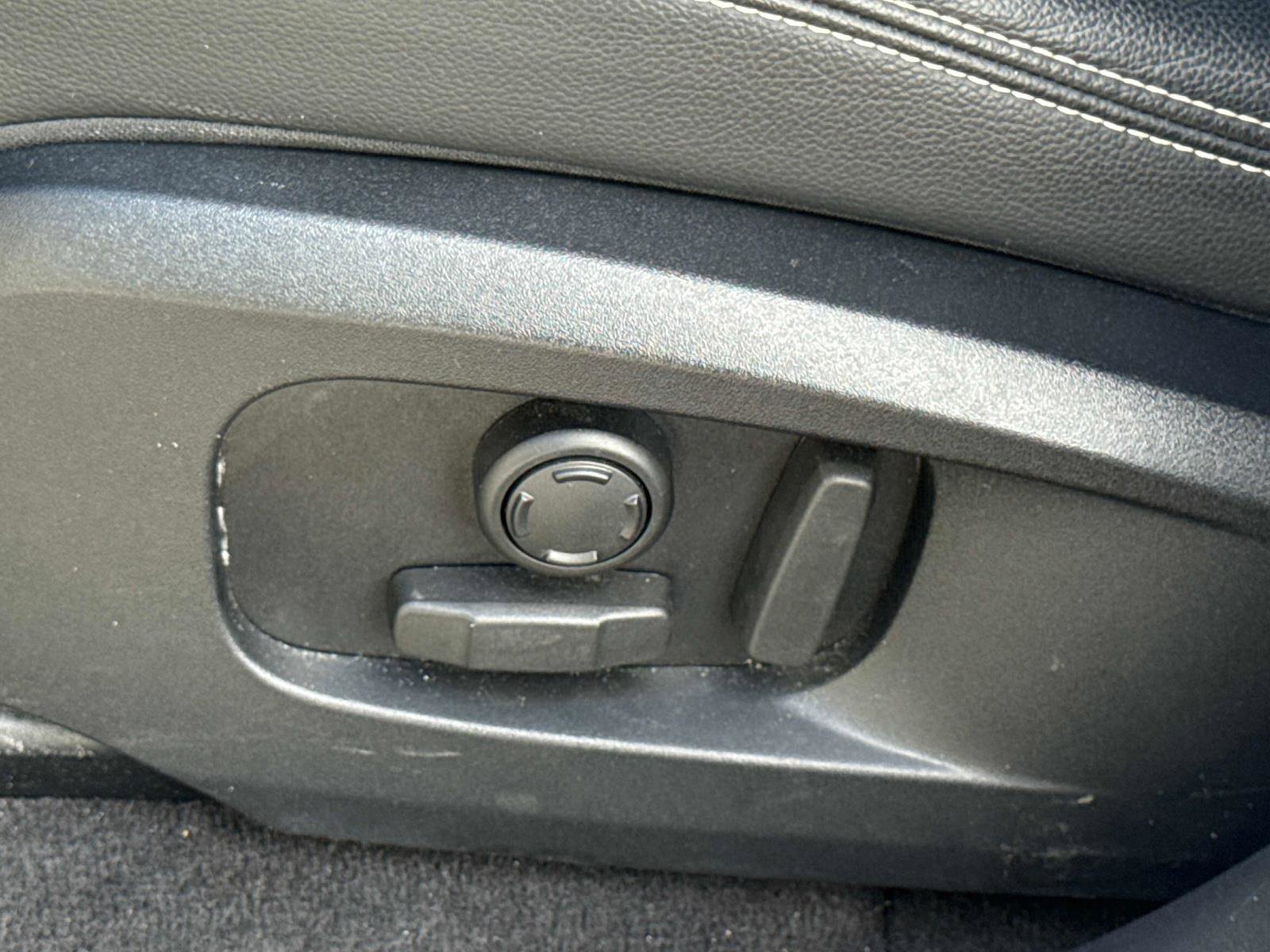 Used 2024 Jaguar F-PACE R-Dynamic S image 22