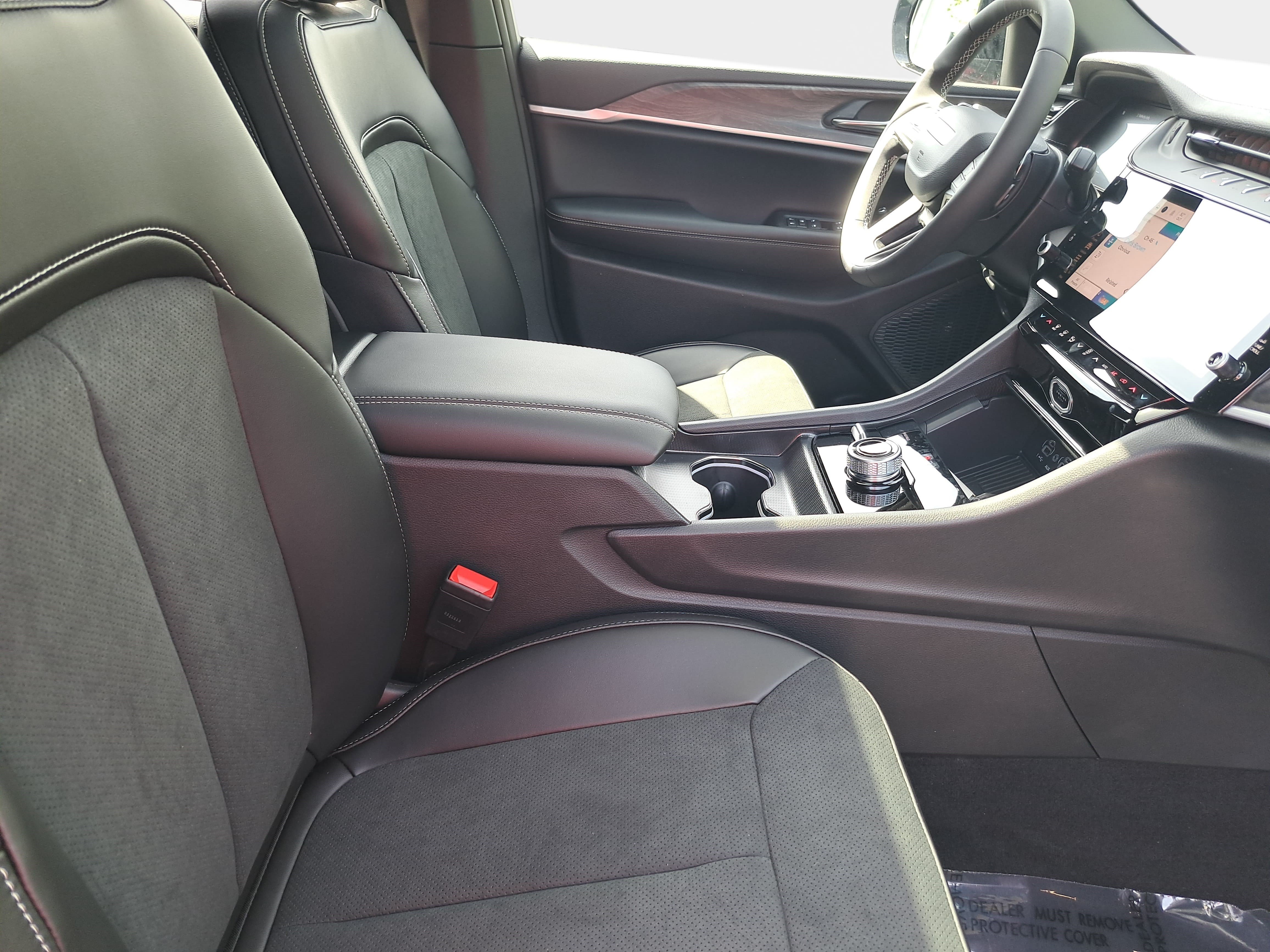 New 2026 Jeep Grand Cherokee Altitude AWD/4WD image 10