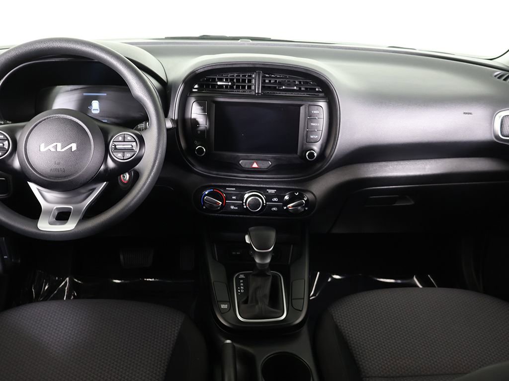 Used 2025 Kia Soul LX w/ LX Technology Package FWD image 33