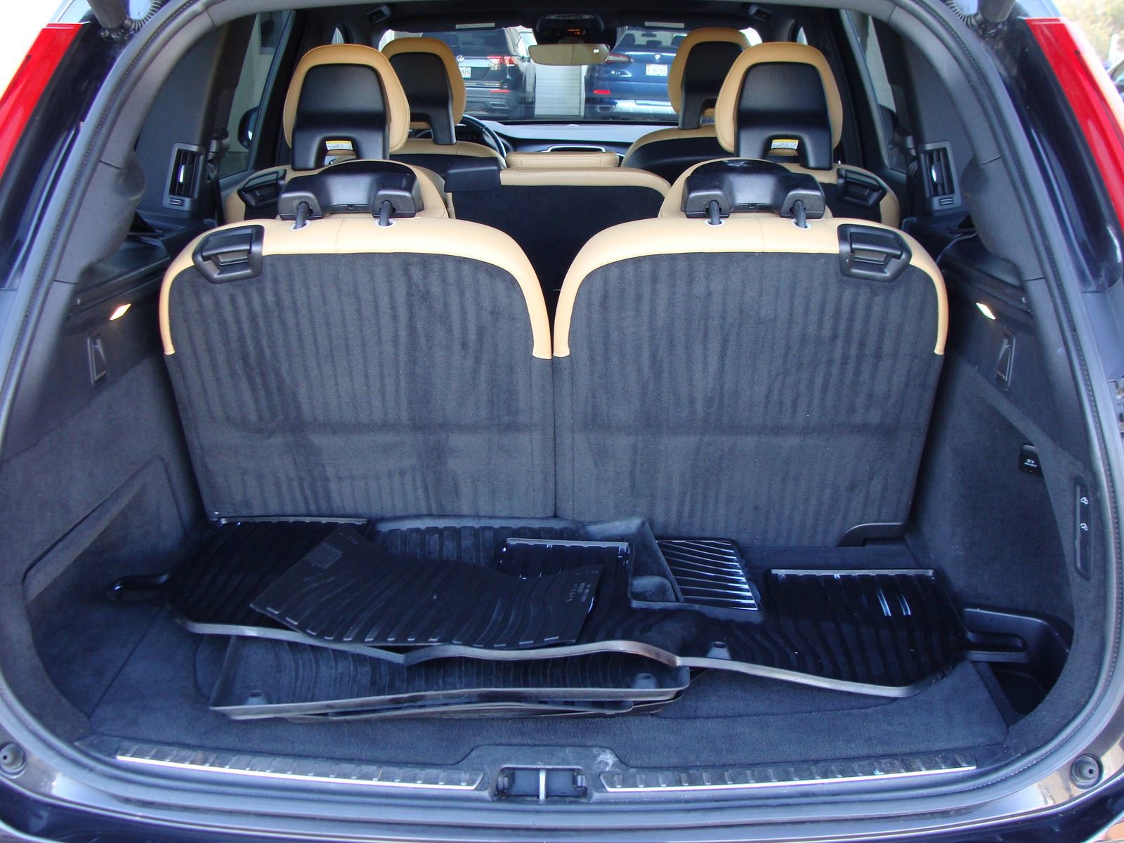 Used 2016 Volvo XC90 T6 Momentum w/ Momentum Plus Package image 37