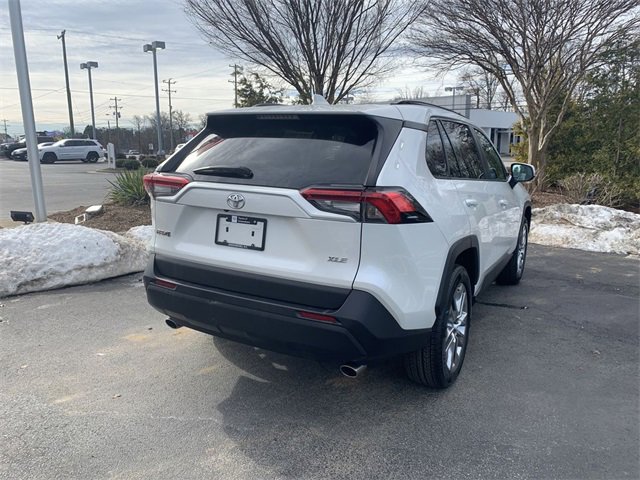 Used 2021 Toyota RAV4 XLE Premium image 8