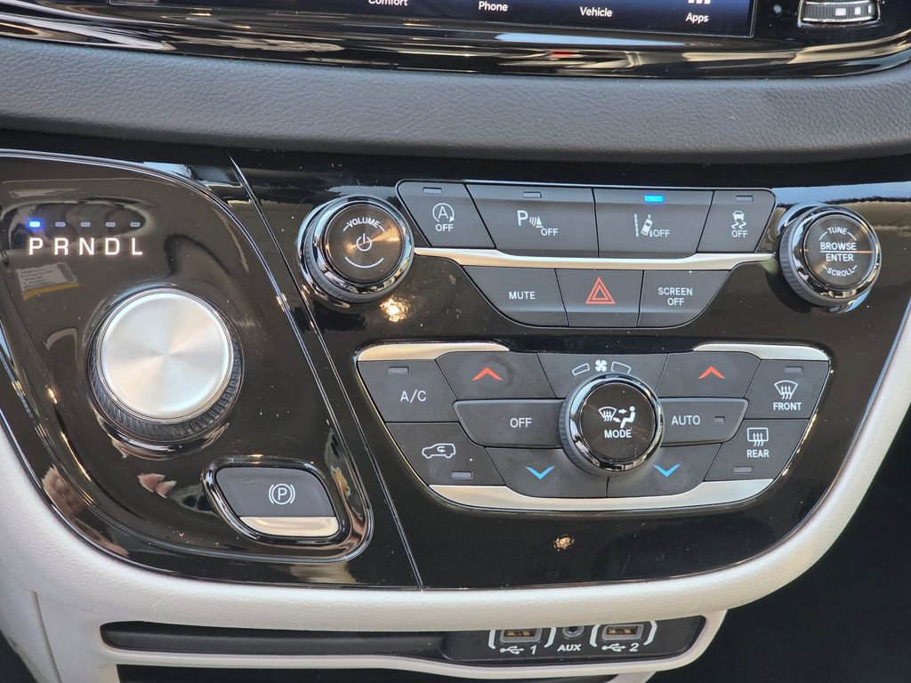 Used 2024 Chrysler Pacifica Touring-L image 23