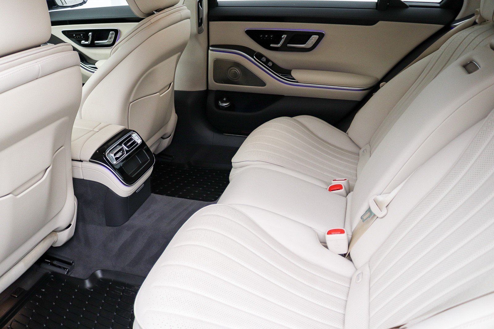 Used 2022 Mercedes-Benz S 500 4MATIC w/ AMG Line Package image 24