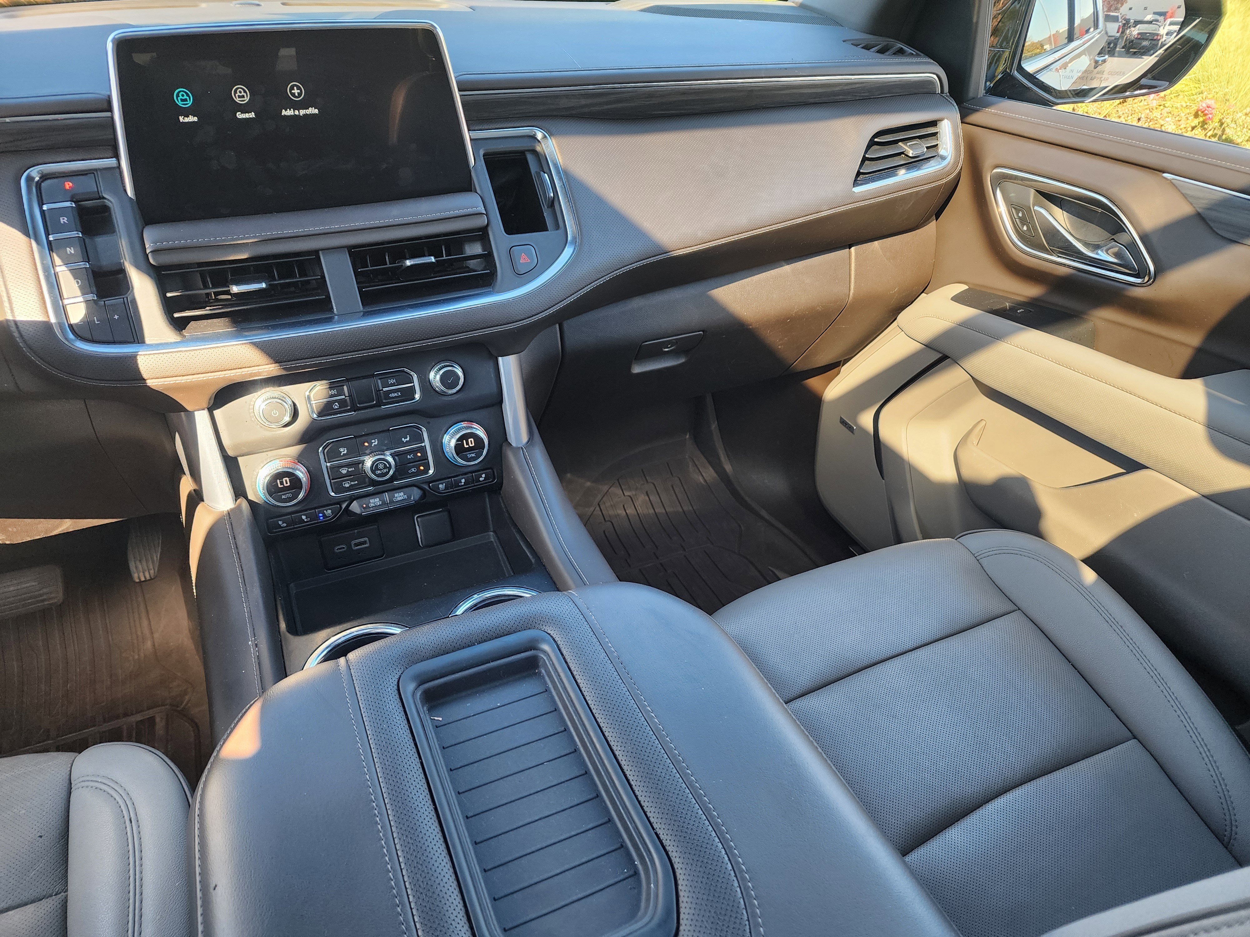 Used 2023 GMC Yukon XL SLT w/ SLT Premium Package image 22