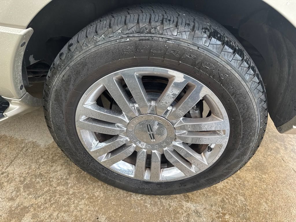 Used 2008 Lincoln Navigator 2WD image 9